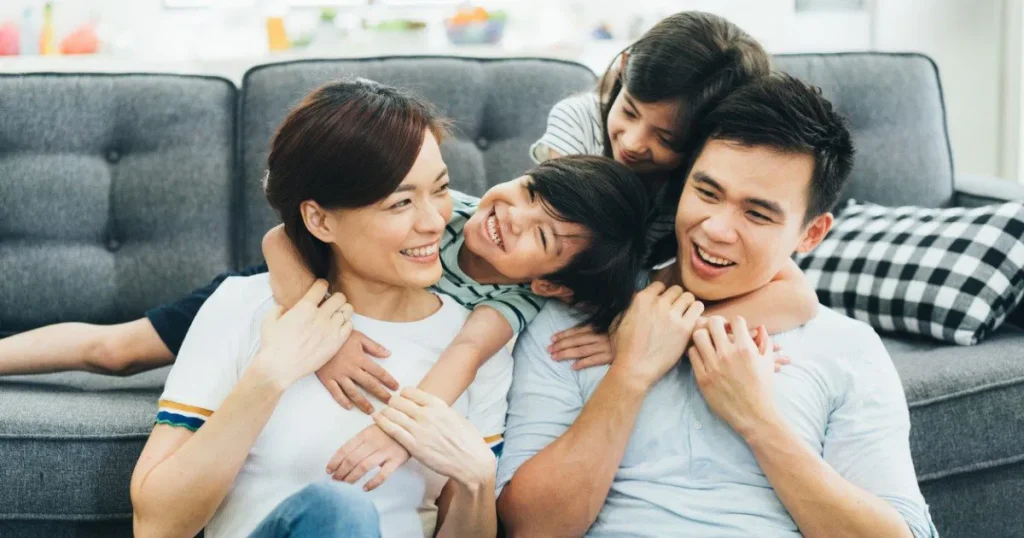 keluarga bahagia dan sehat karena parents telah melengkapi vaksin mmr premarital