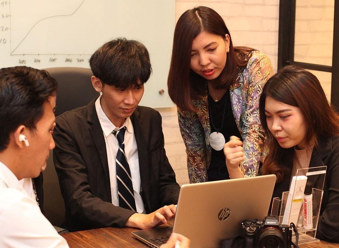 Tim inHARMONY Clinic mendiskusikan program vaksinasi corporate