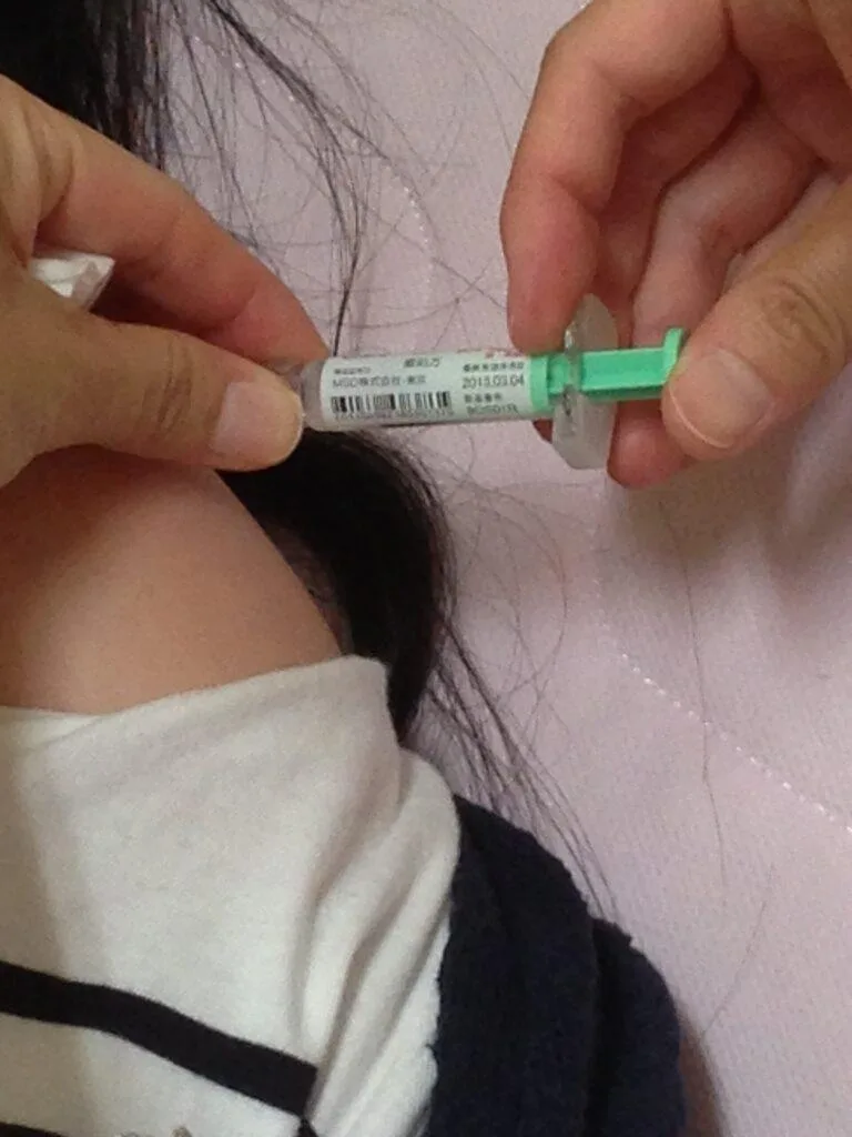 Vaksinasi HPV dengan vaksin Gardasil di klinik